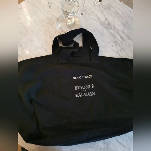 Beyoncé with Balmain Renaissance Oversized Tote Bag - Picture 2 of 4